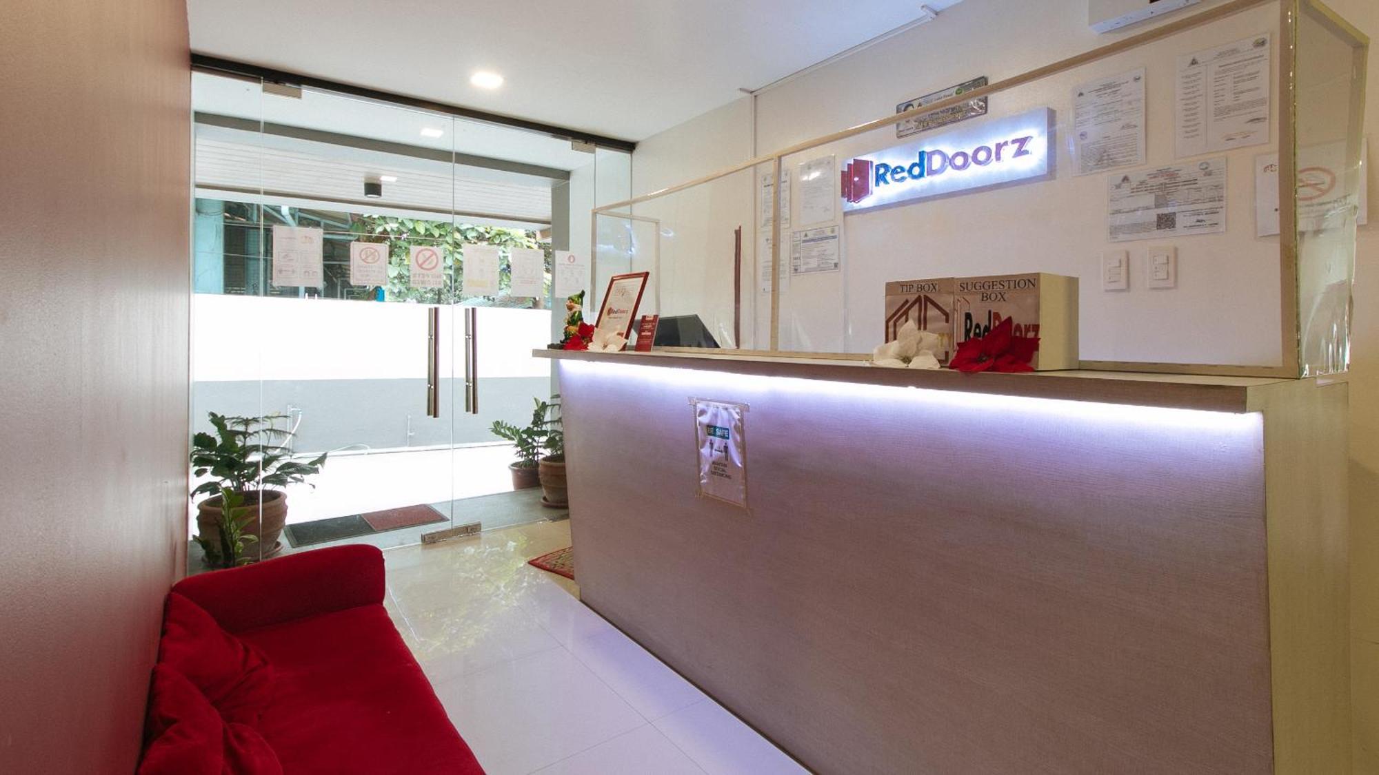 Reddoorz Near Fernwoods Garden Кесон-Сити Экстерьер фото