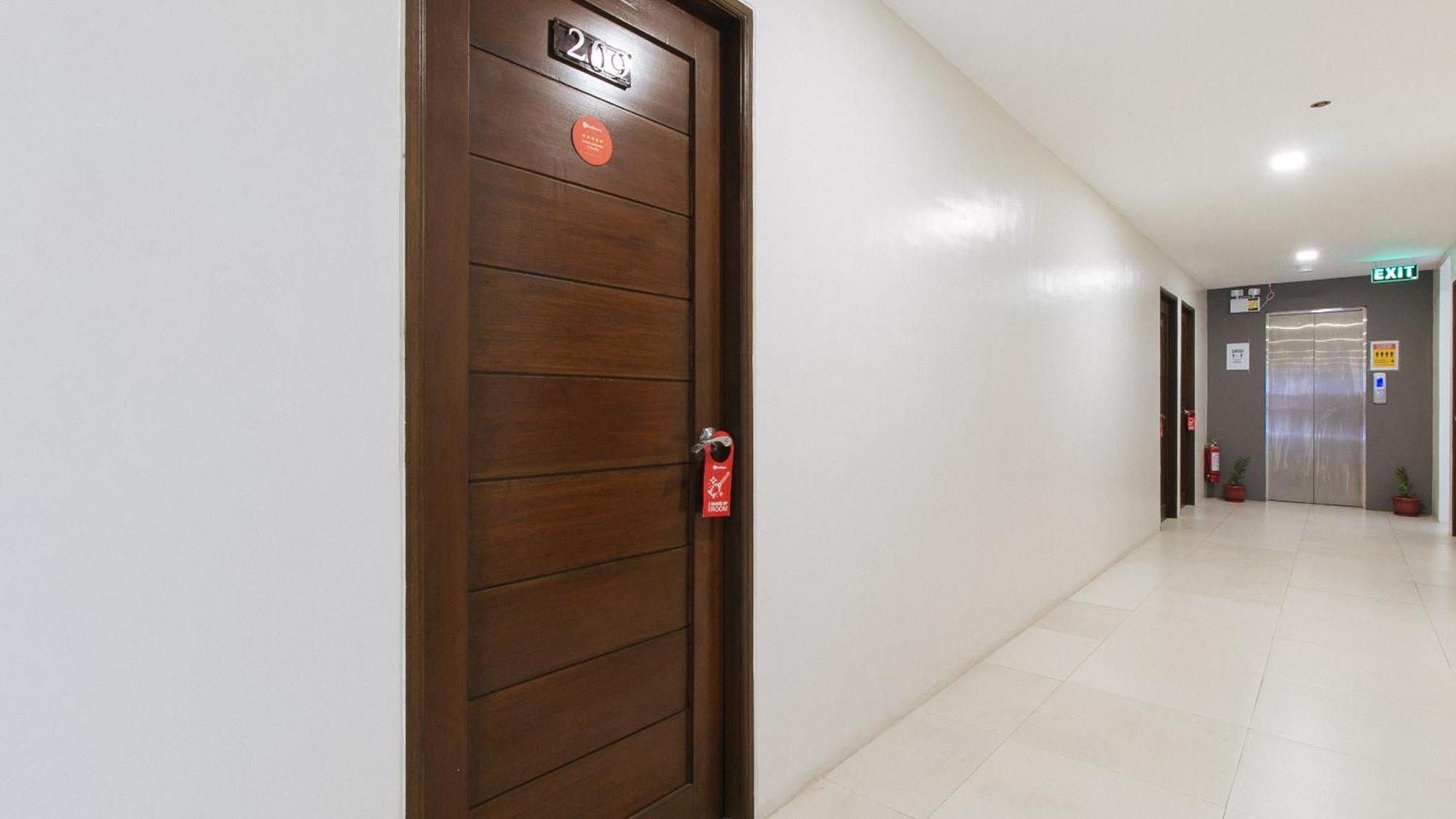 Reddoorz Near Fernwoods Garden Кесон-Сити Экстерьер фото